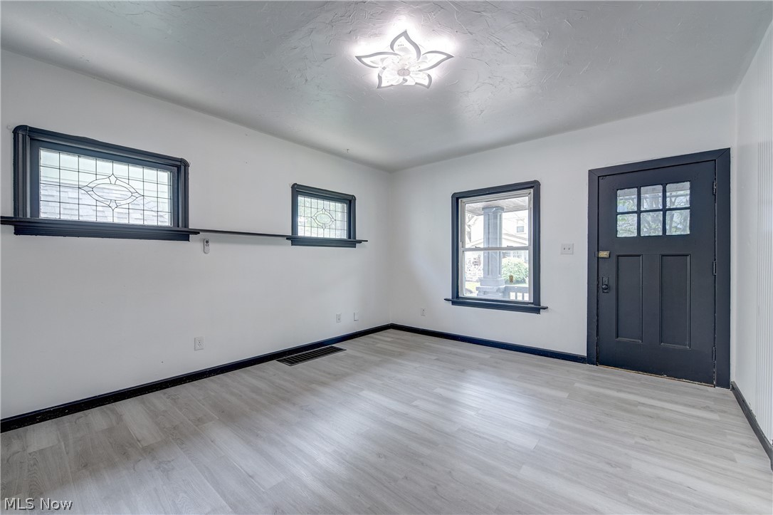 2718 Roanoke Avenue Cleveland OH 44109