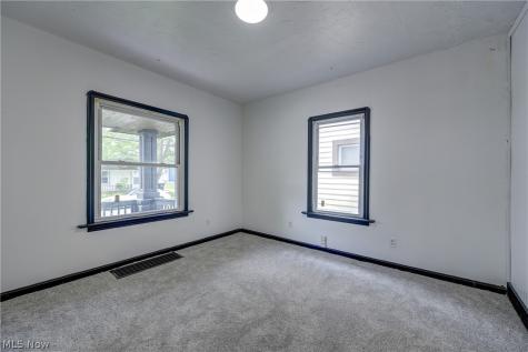 2718 Roanoke Avenue Cleveland OH 44109