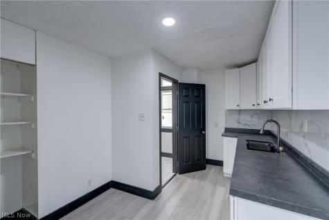 2718 Roanoke Avenue Cleveland OH 44109