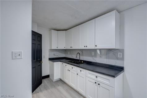 2718 Roanoke Avenue Cleveland OH 44109