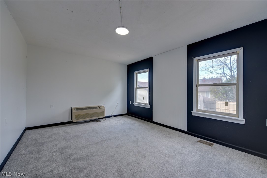2718 Roanoke Avenue Cleveland OH 44109