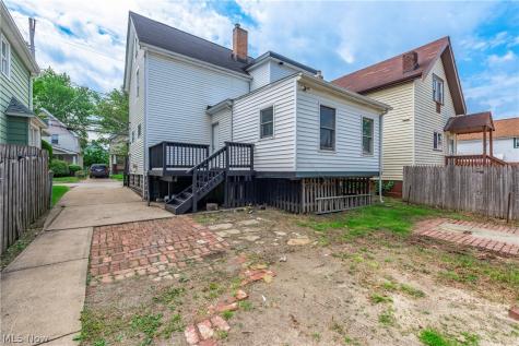 2718 Roanoke Avenue Cleveland OH 44109