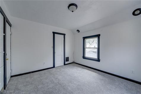 2718 Roanoke Avenue Cleveland OH 44109