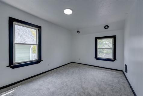 2718 Roanoke Avenue Cleveland OH 44109