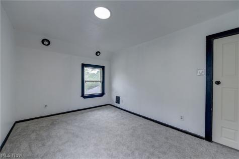 2718 Roanoke Avenue Cleveland OH 44109