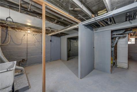 2718 Roanoke Avenue Cleveland OH 44109