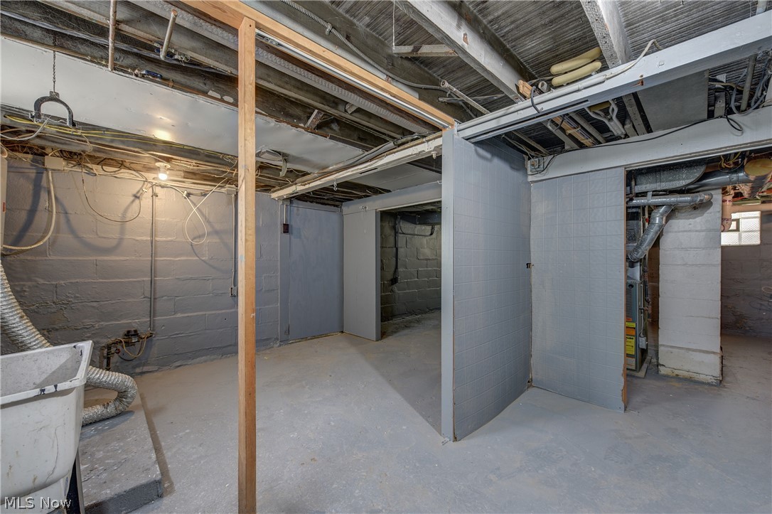 2718 Roanoke Avenue Cleveland OH 44109