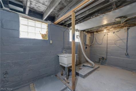 2718 Roanoke Avenue Cleveland OH 44109