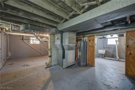 2718 Roanoke Avenue Cleveland OH 44109