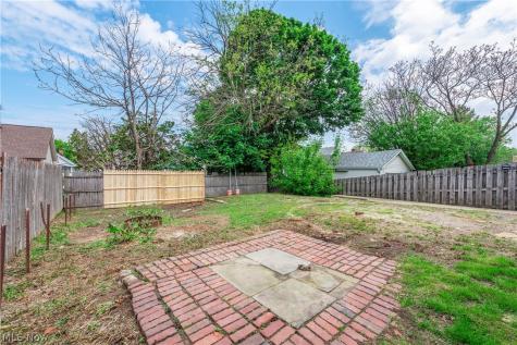 2718 Roanoke Avenue Cleveland OH 44109