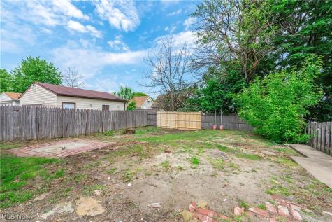 2718 Roanoke Avenue Cleveland OH 44109