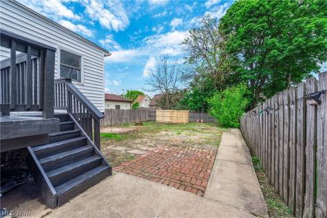 2718 Roanoke Avenue Cleveland OH 44109