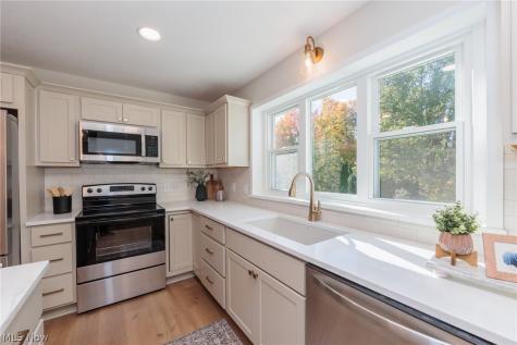 783 Thelma Drive Wadsworth OH 44281