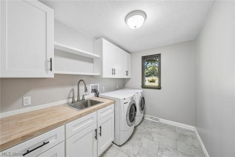 3055 Townsend Street NW Uniontown OH 44685