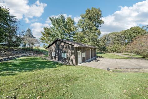 3055 Townsend Street NW Uniontown OH 44685