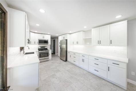 3055 Townsend Street NW Uniontown OH 44685
