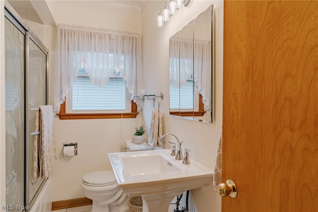 23 Thames Avenue Bedford OH 44146