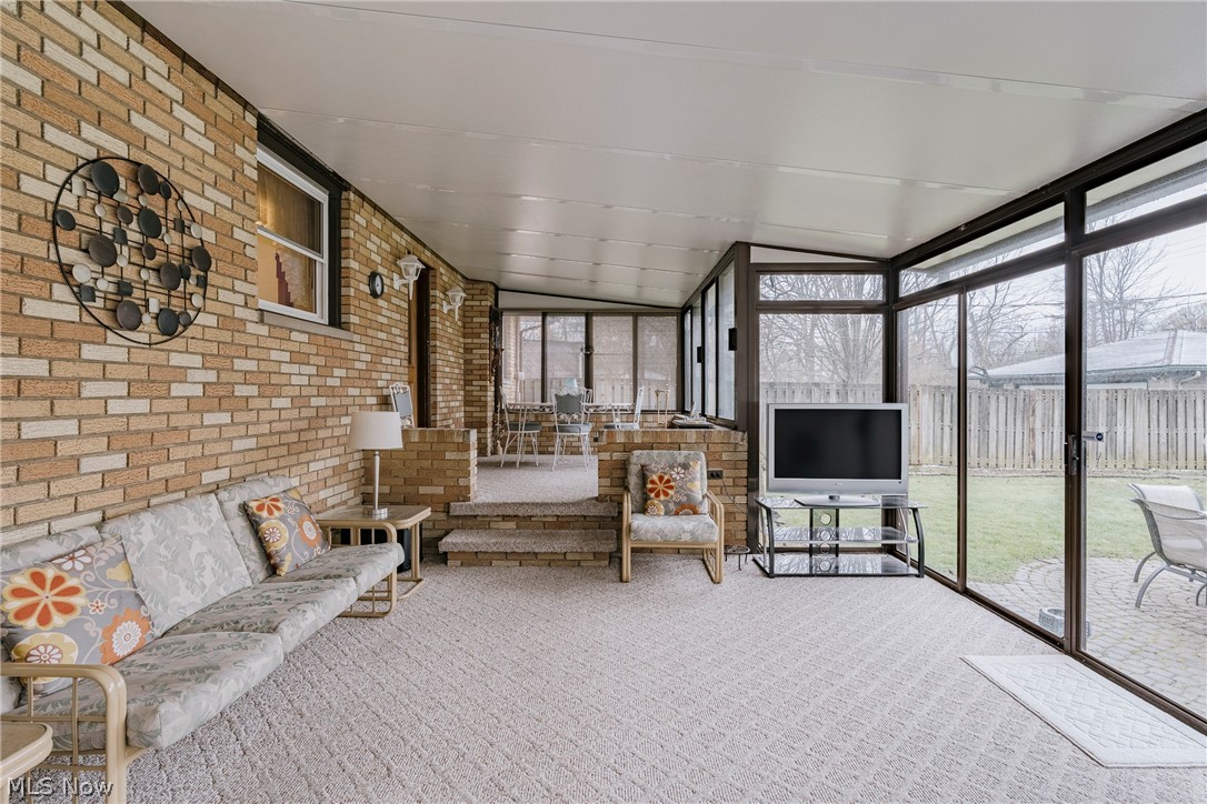 23 Thames Avenue Bedford OH 44146