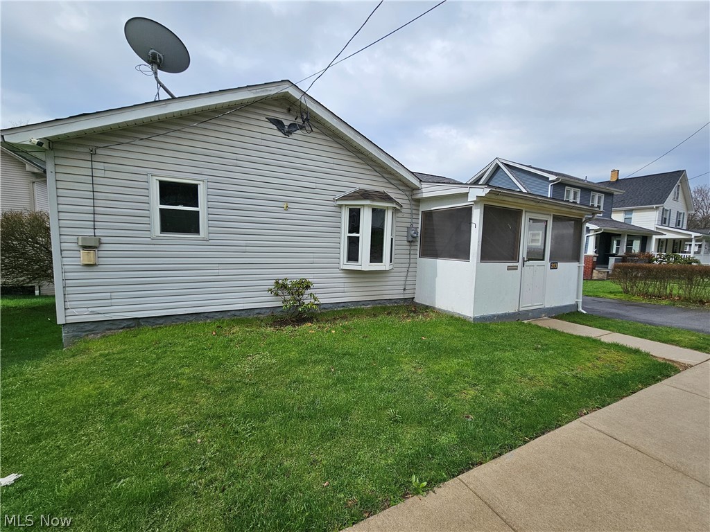 213 W Walnut Street Lowellville OH 44436