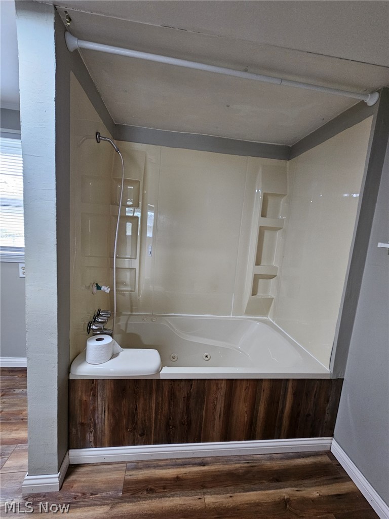 213 W Walnut Street Lowellville OH 44436