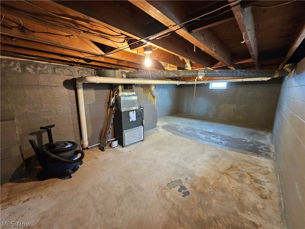 213 W Walnut Street Lowellville OH 44436