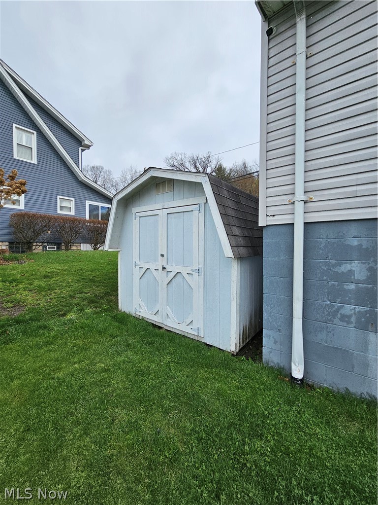 213 W Walnut Street Lowellville OH 44436