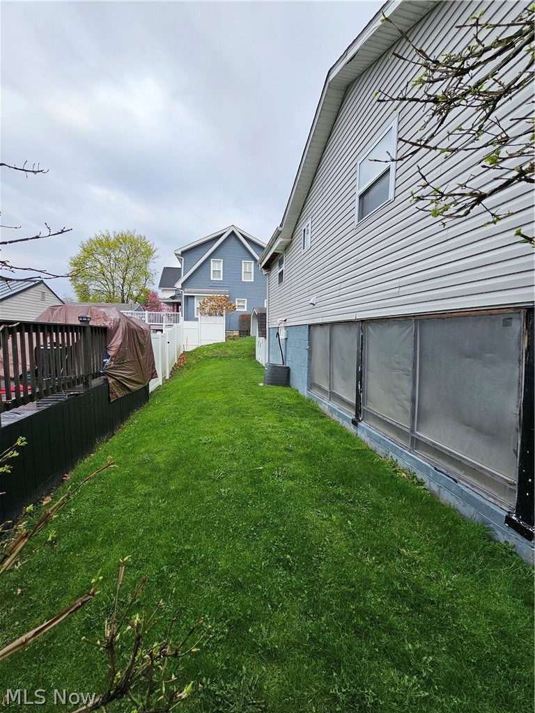 213 W Walnut Street Lowellville OH 44436