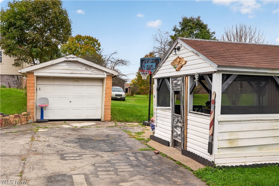 695 N Market Street East Palestine OH 44413