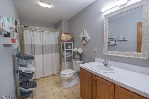 6476 Harbor Drive NW Canton OH 44718