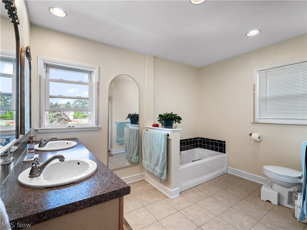 1500 Bunts Avenue Lakewood OH 44107