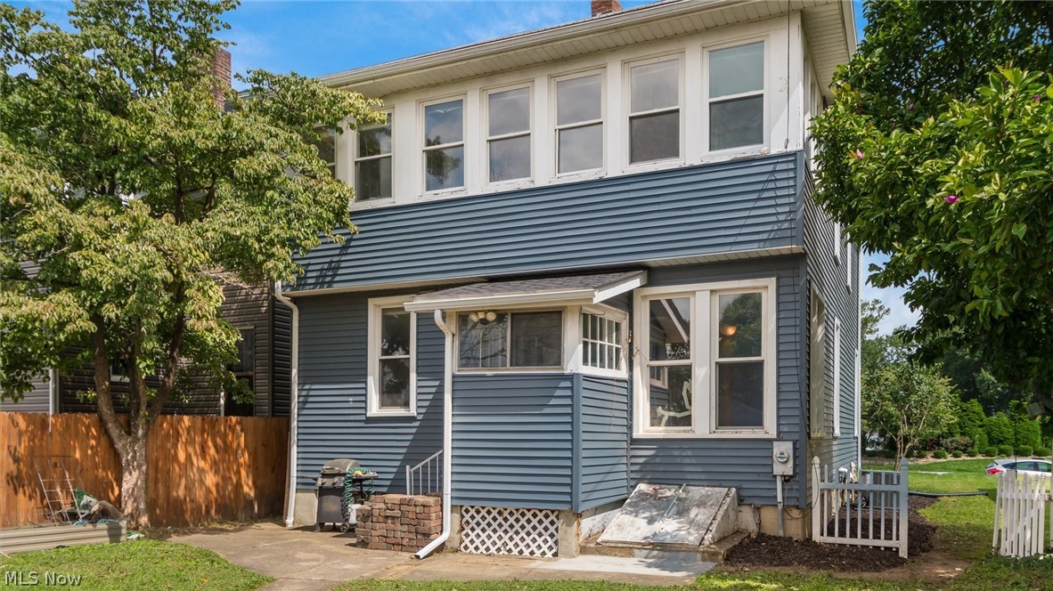 930 Forest Avenue Zanesville OH 43701