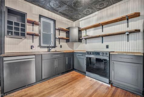 1362 W 61st Street Cleveland OH 44102