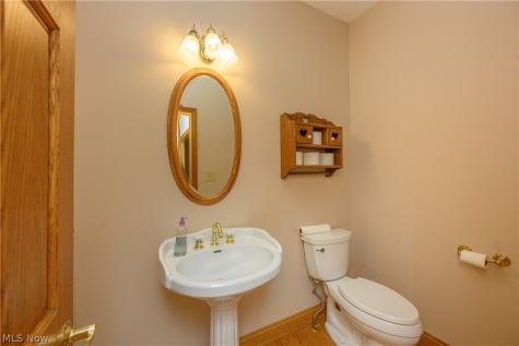 206 Shenandoah Boulevard Barberton OH 44203