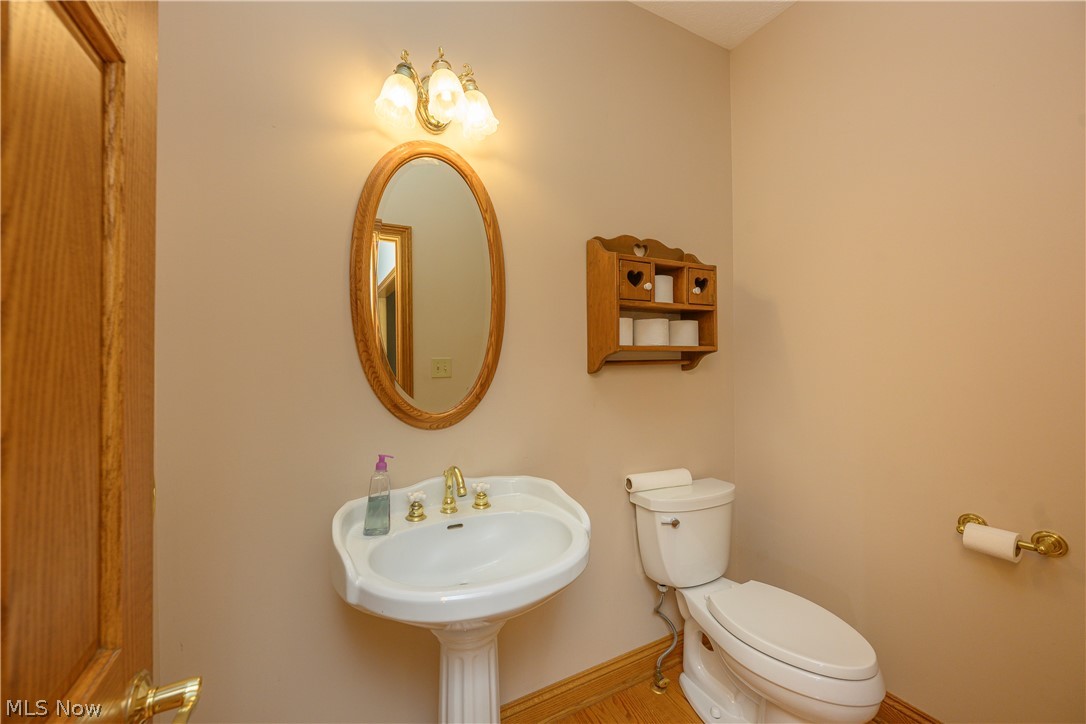 206 Shenandoah Boulevard Barberton OH 44203