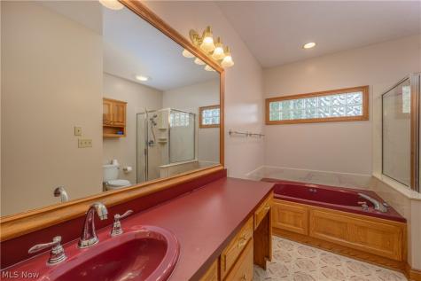 206 Shenandoah Boulevard Barberton OH 44203