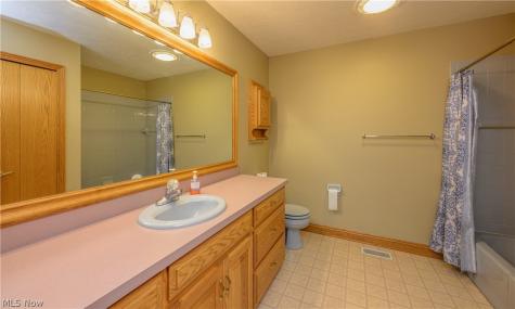 206 Shenandoah Boulevard Barberton OH 44203