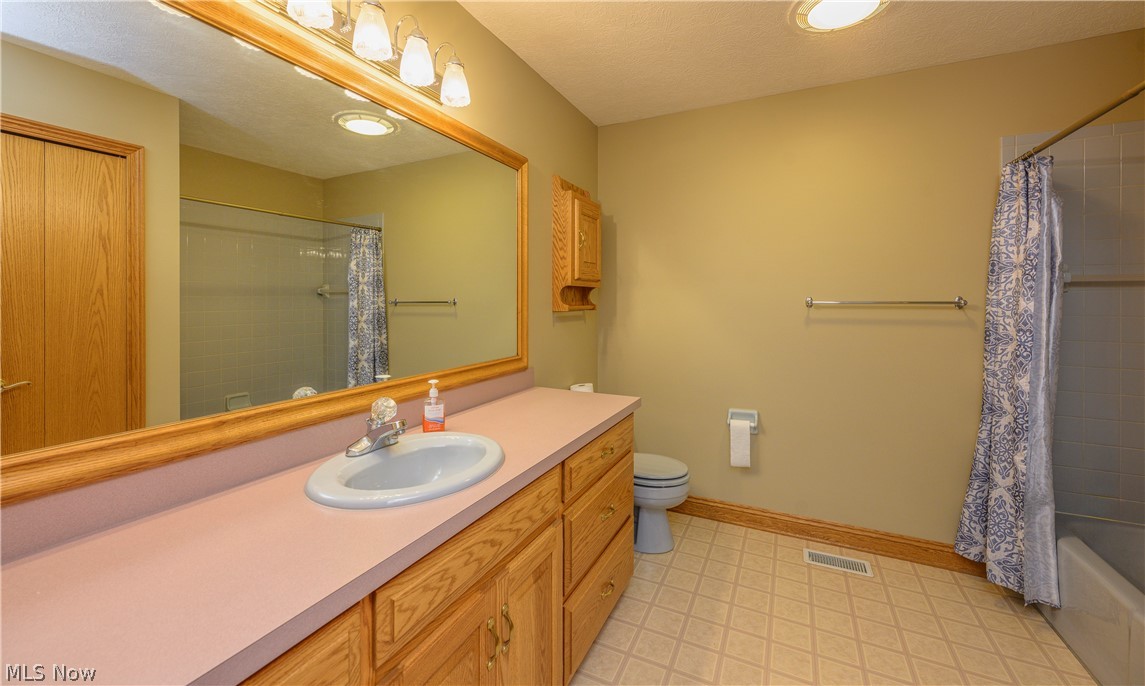 206 Shenandoah Boulevard Barberton OH 44203