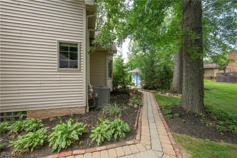 206 Shenandoah Boulevard Barberton OH 44203