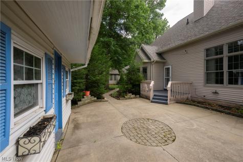 206 Shenandoah Boulevard Barberton OH 44203