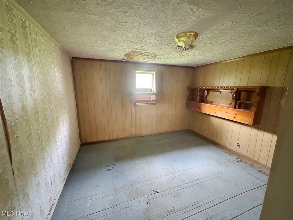 4308 Flat Road SE Uhrichsville OH 44683