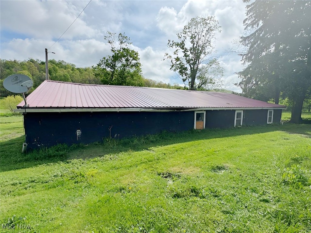 4308 Flat Road SE Uhrichsville OH 44683