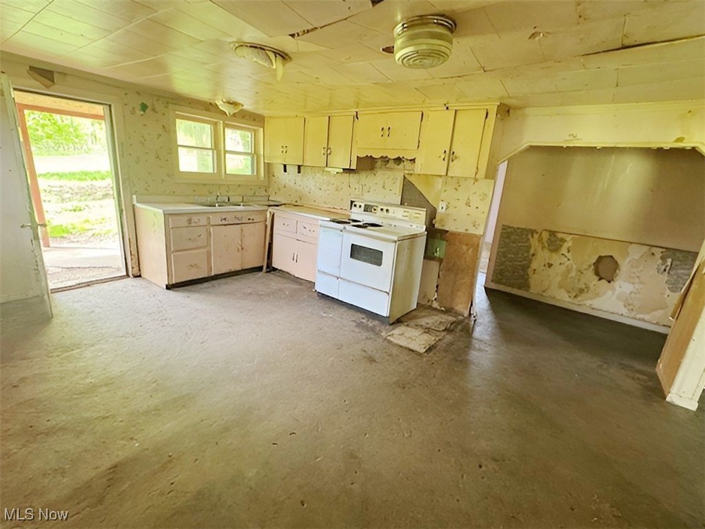 4308 Flat Road SE Uhrichsville OH 44683