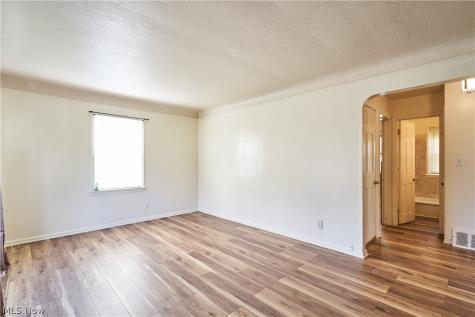 5170 Arch Street Maple Heights OH 44137