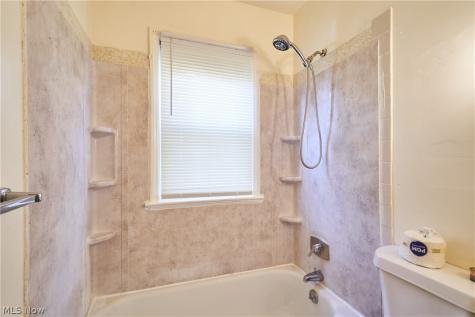 5170 Arch Street Maple Heights OH 44137