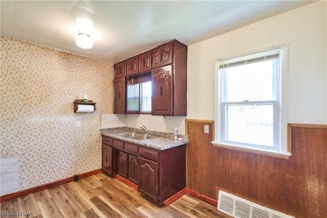 5170 Arch Street Maple Heights OH 44137