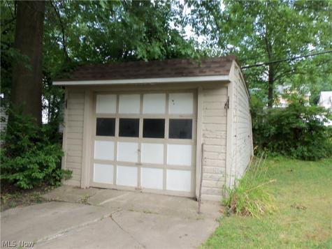 885 Nelaview Road Cleveland Heights OH 44112