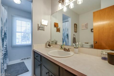 339 S Park Drive Aurora OH 44202