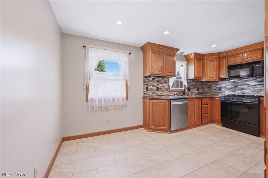 245 Manor Avenue Struthers OH 44471