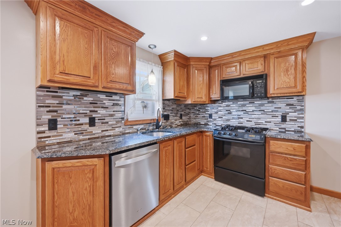 245 Manor Avenue Struthers OH 44471