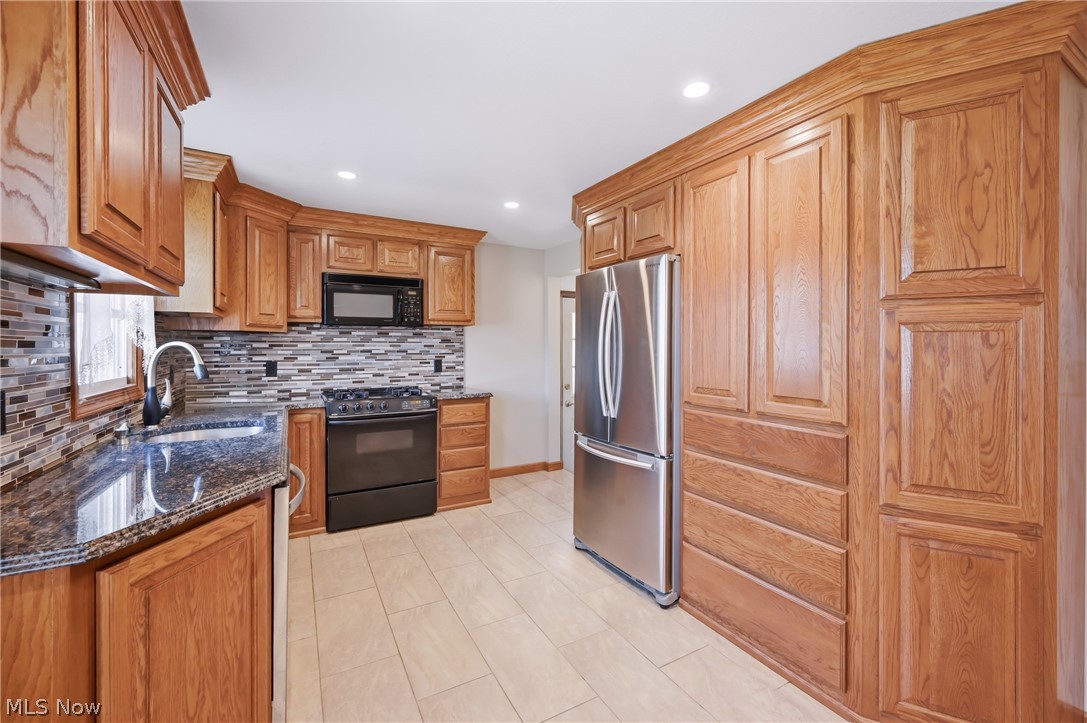 245 Manor Avenue Struthers OH 44471